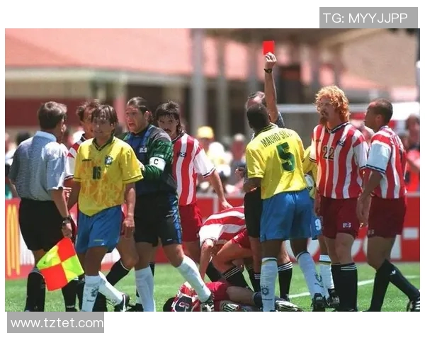 足球老一代球星珍贵合影视频 重温传奇岁月见证经典瞬间