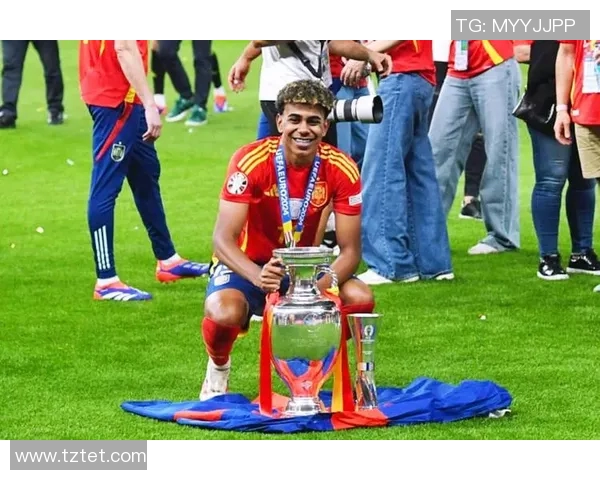 足球球星中文解析与职业生涯回顾:从球场到传奇的成长之路 足球球星中文解析与职业生涯回顾:从球场到传奇的成长之路